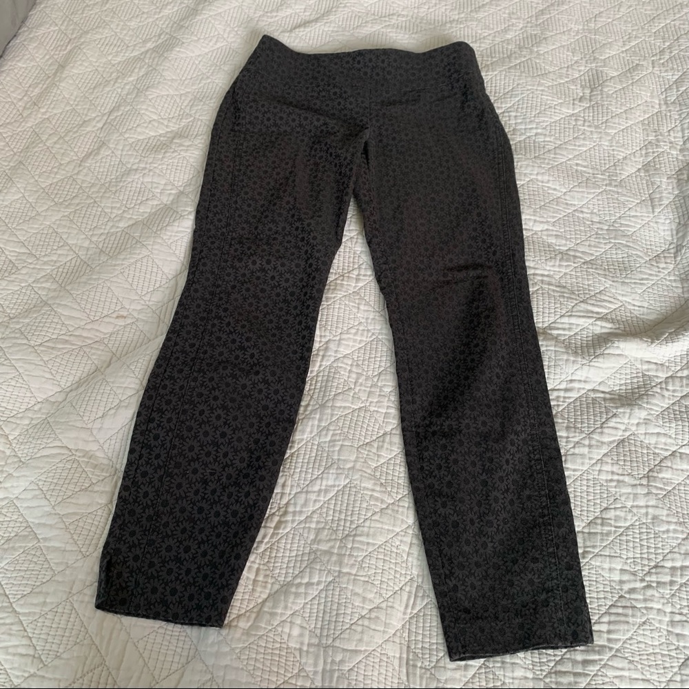 7th Avenue New York & Company- S floral pattern